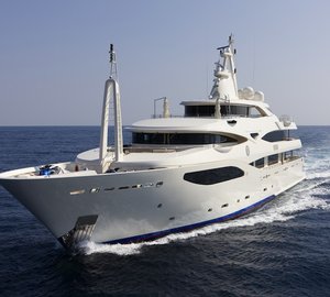 19 superyacht ROMANCE running shot