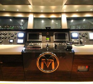 40m luxury yacht M helm station