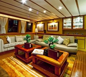 5 FISHES - Upper Lounge