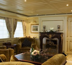 5 motor yacht Romance