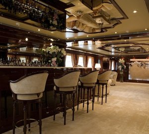 6  MotorYacht ROMANCE main salon bar