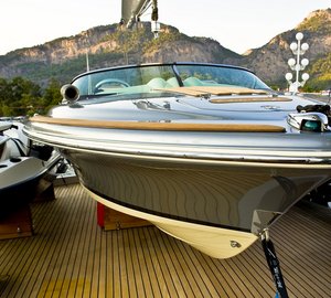 60 Years Yacht - Flybridge - Tenders