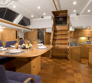 655 - interior saloon