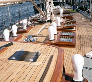 80ft Mulligan yacht - deck