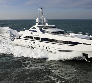 AMORE MIO underway - Photo by Dick Holthuis