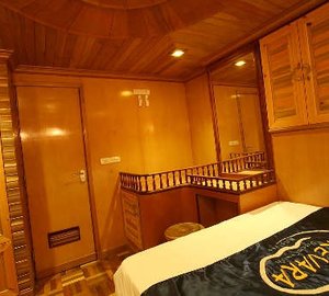 AREVARA - Mini bar and storage