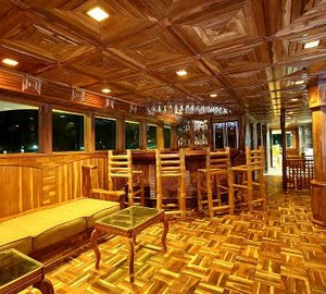 AREVARA - Bar and Lounge