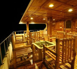 AREVARA - Upper deck exterior