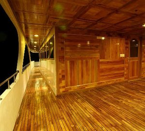 AREVARA - Upper deck