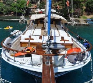 ARIELLE I  -   Foredeck