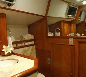 AURORA 67ft -  Guest Ensuite