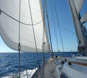 AURORA 67ft -  Side Deck