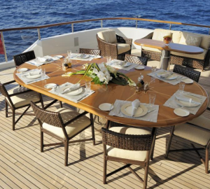 Al fresco dining offered by the superyacht Mirgab VI by Hakvoort