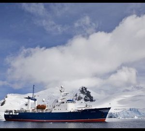 Antarctica - Explorer yacht Sarsen Paradise Bay 2