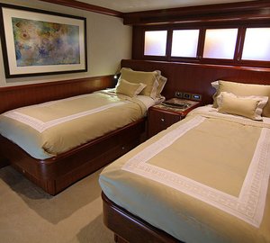 Aurora Yacht - Twin Cabin