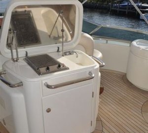 Azimut 80 GRACE -  BBQ on Flybridge