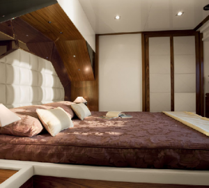 Azimut 88 Motor Yacht Guest Cabin