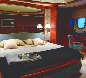Azimut superyacht Cinque Master suite
