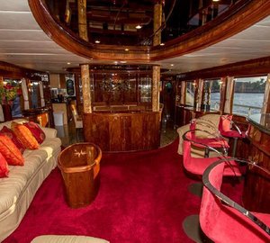 BELLA DONNA II - Main Salon