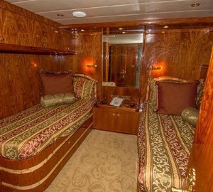 BELLA DONNA II -   Twin Cabin