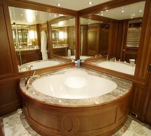 BEYOND THE CLOUDS -  Bathroom