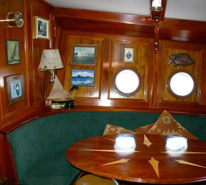 Bonnie Lynn - saloon