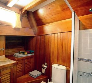 Burc-u Zafer bathroom