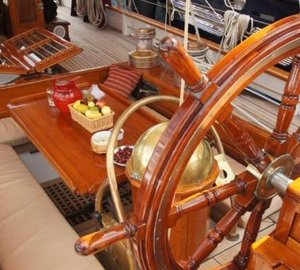 CORAL OF COWES - Cockpit Dining