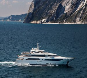 CRN Navetta 43 superyacht Lady Genyr running