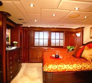 CRYSTAL LADY Guest Cabin