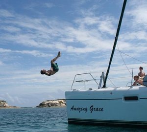 Cat AMAZING GRACE - Jumping off Bow
