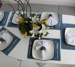 Cat SECRET OASIS - Alfresco Dining