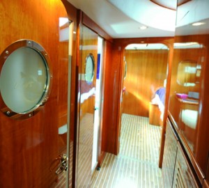 Cat ULA -  Companionway