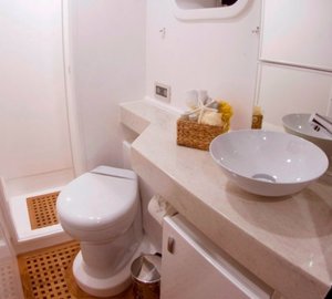 Cat ZAHORA -  Guest Bathroom