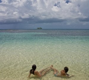 Catamaran DORIS -  Swimming in Belize