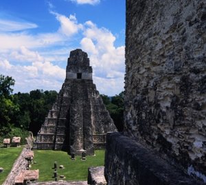 Catamaran DORIS -  Temples in Belize