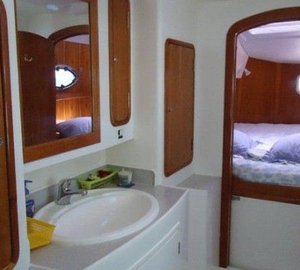 Catamaran MANZY - Cabin and Sink
