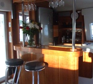 Catamaran MANZY - Salon Bar