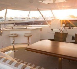 Catamaran OHANA - Flybridge dining