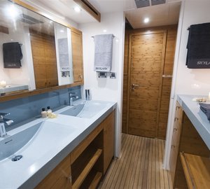 Catamaran SKYLARK -  Bathroom