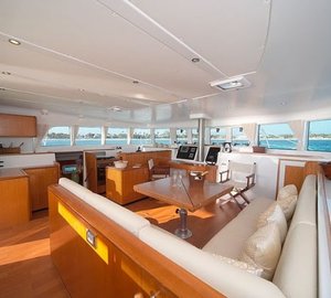 Catamaran WHISPERS -  Salon 2