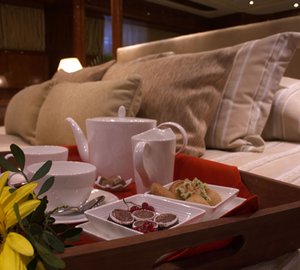 Champagne O Clock -  Breakfast in Bed