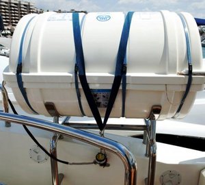 Charter yacht ITACA CLUB - Life raft