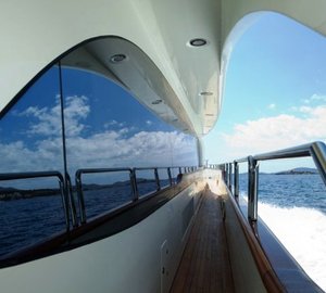 Charter yacht ITACA CLUB - Side Deck