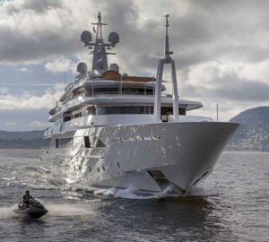 Chopi Chopi Yacht - front view