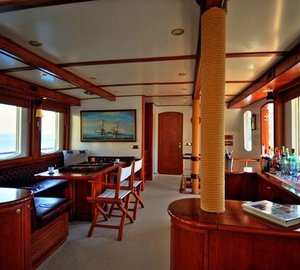 Classic Yacht El Bandido - Formal Dining