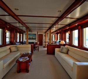 Classic Yacht El Bandido - Salon looking forward
