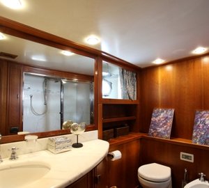 Classic Yacht HATHOR -  Master Ensuite