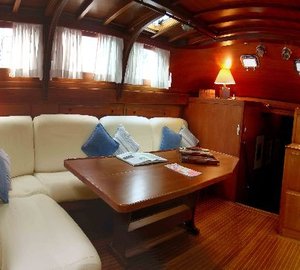 Classic Yacht Lady Sail -  Salon looking forward