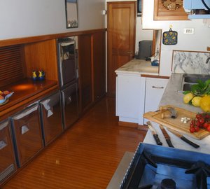 Classic Yacht NAFISA - Galley